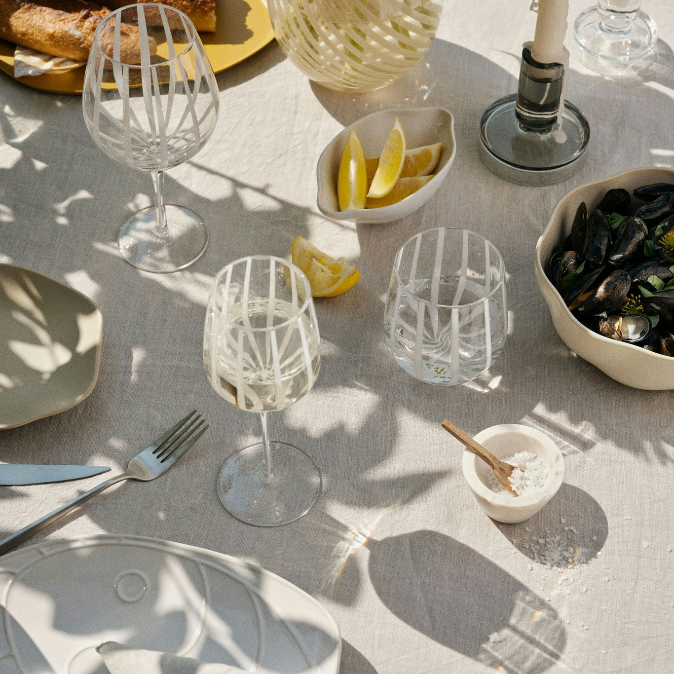 https://royaldesign.co.uk/image/6/broste-copenhagen-striped-drinking-glass-8?w=800&quality=80